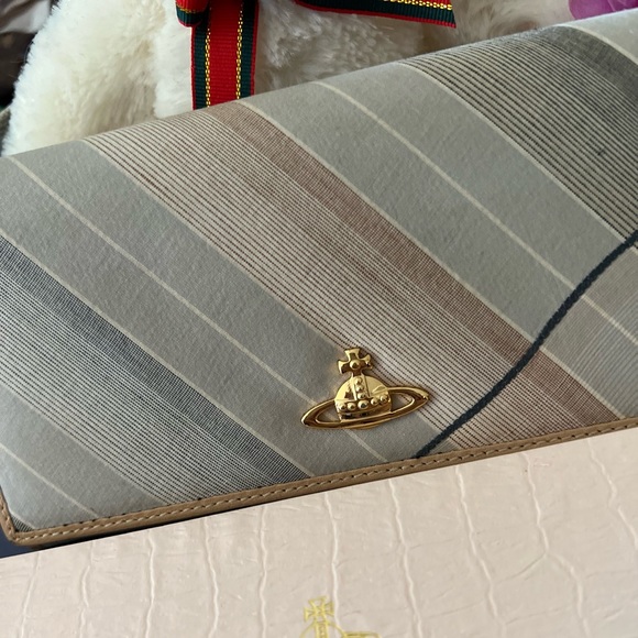 Vivianne Westwood wallet and watch - Picture 3 of 15
